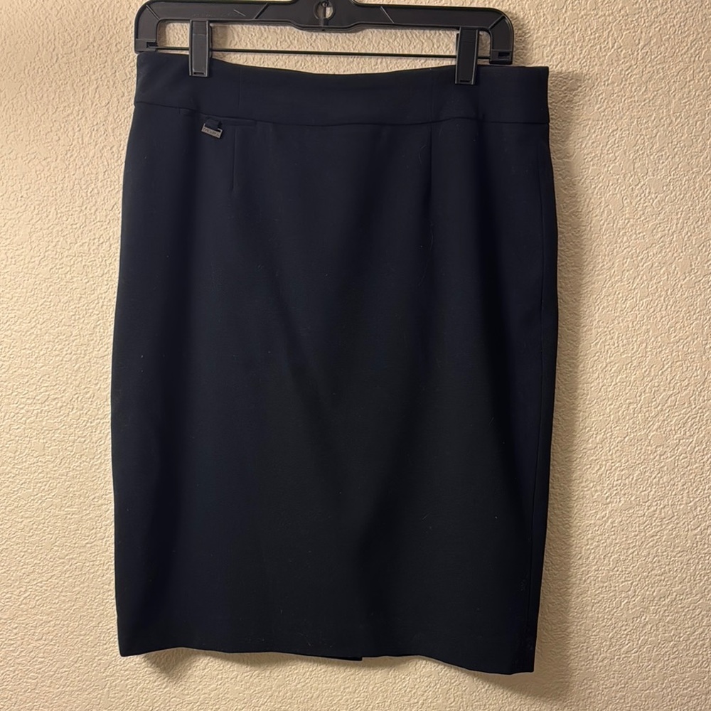 Calvin Klein Elegant Black Pencil Skirt